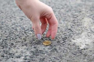 что-будет-если-поднять-монету-на-улице